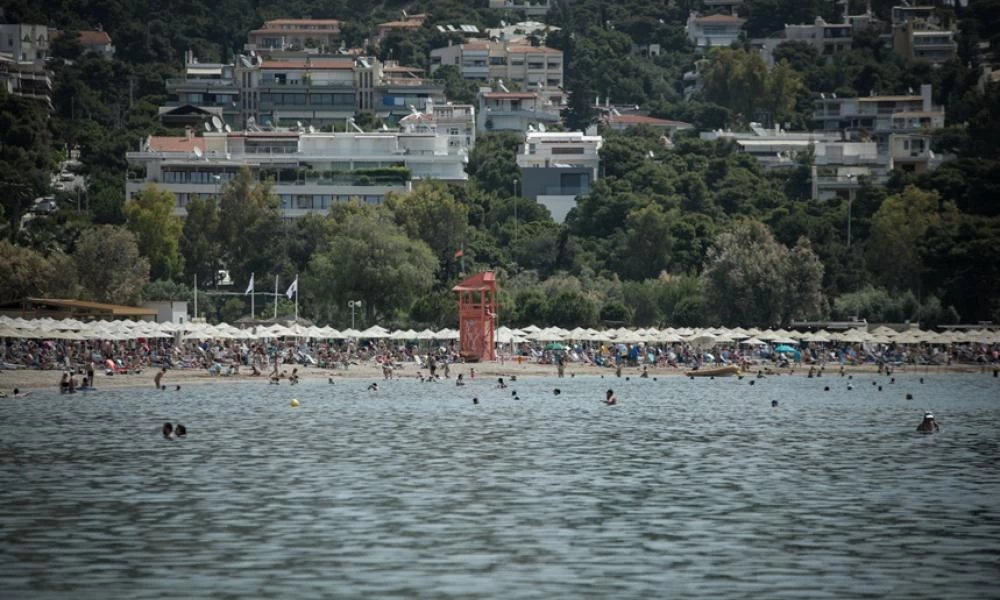 Αγνοείται 74χρονη που πήγε για μπάνιο στη Βουλιαγμένη
